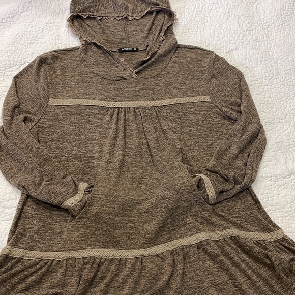 Annabelle LG long sleeve Blouse Hoodie - Picture 8 of 8